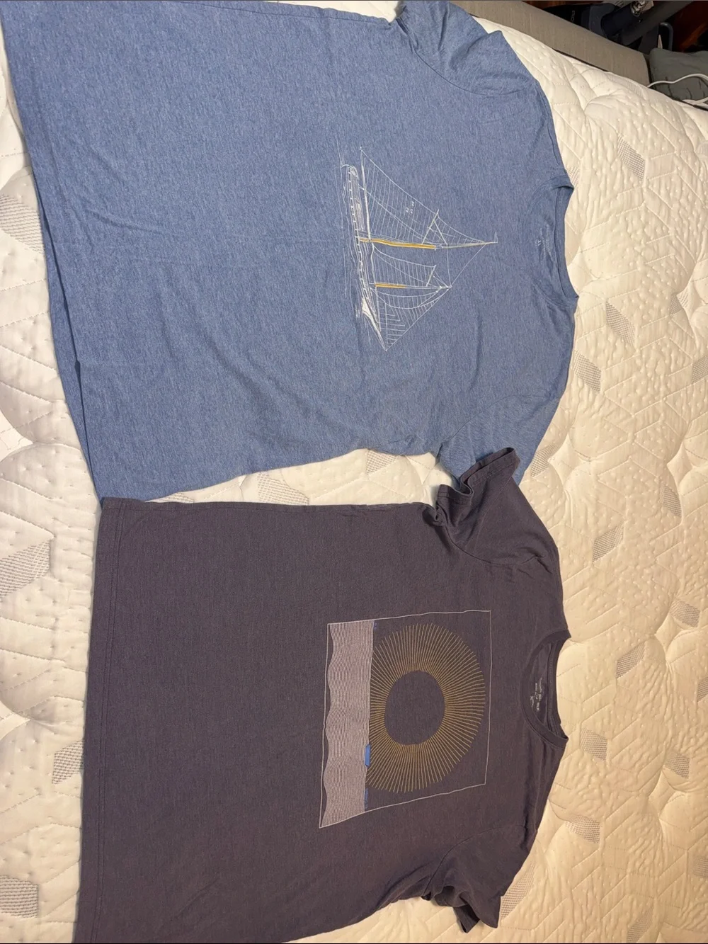 Set of 2 banana republic men’s short sleeve t-shirts